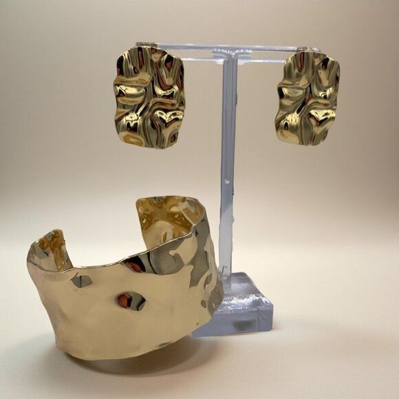 Necklace, new, triple strand, black coral, onyx beads, gold plated resin coral - Picture 14 of 15